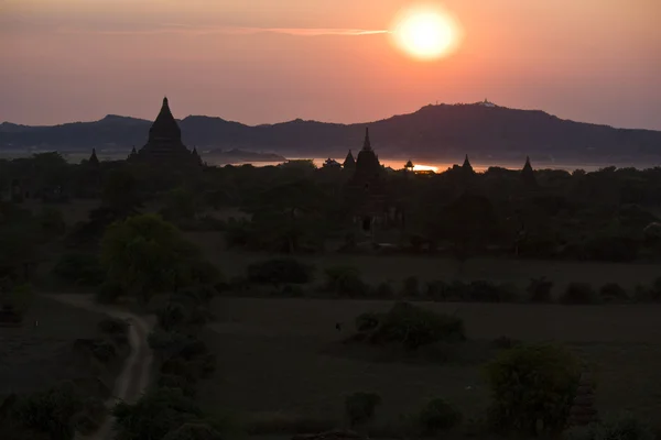 Sunset, River and temples in Bagan, Myanmar — Stock Photo, Image