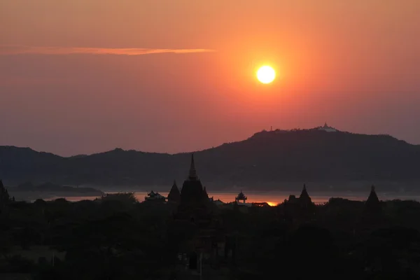 Sunset, River and temples in Bagan, Myanmar — Stock Photo, Image