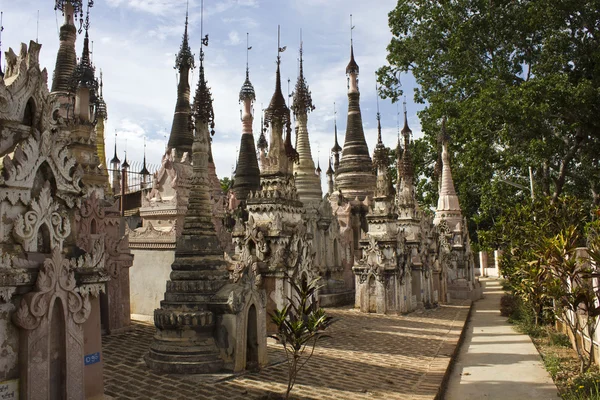 Kolesánszky György Gyula templomok Mianmarban — Stock Fotó