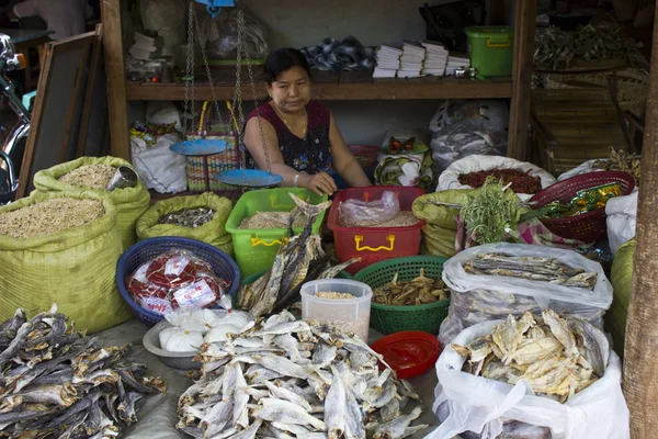 Myanmar 'daki sokak pazarı — Stok fotoğraf