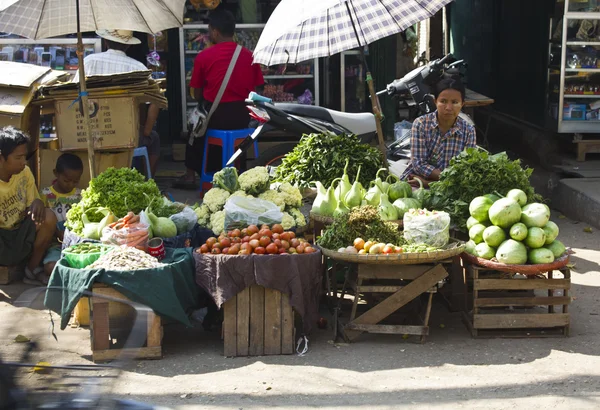 Myanmar 'daki sokak pazarı — Stok fotoğraf