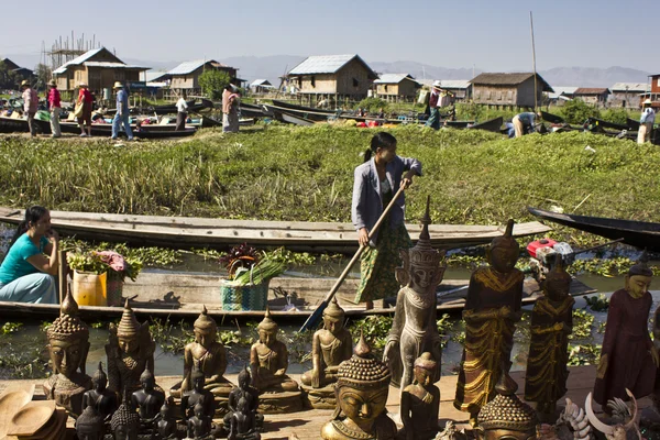 Mercato galleggiante in Myanmar — Foto Stock
