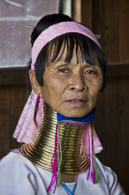 zürafa kadın Myanmar