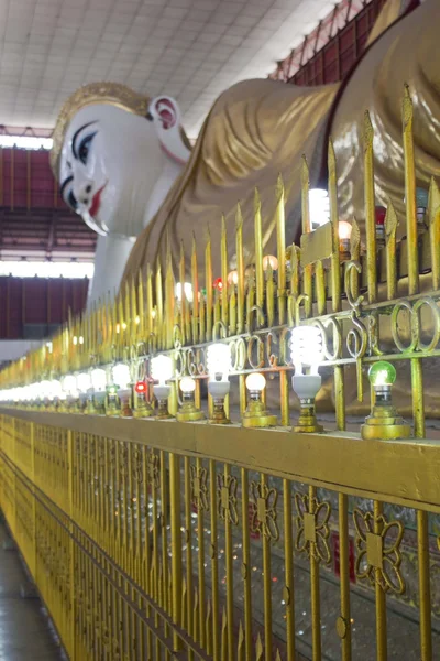 Kyaukhtatgyi Buddha, Yangon — Stockfoto