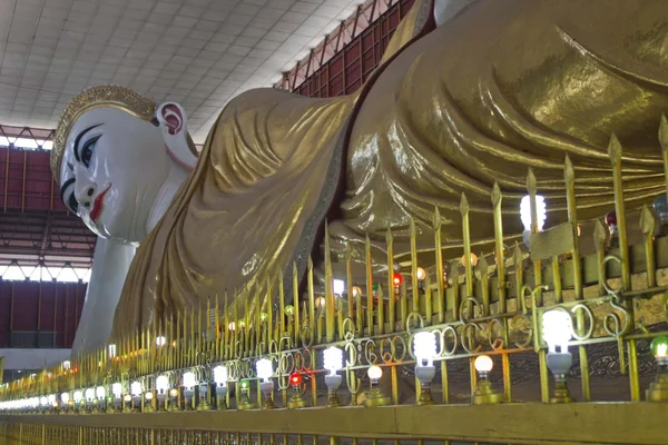 Bouddha Kyaukhtatgyi, Yangon — Photo