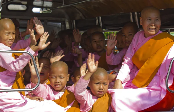 Монахи в фургоне — стоковое фото