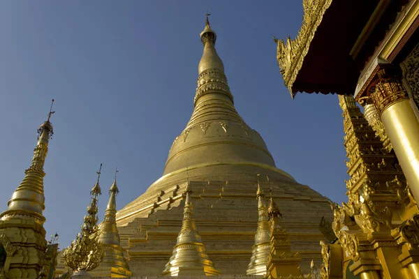 Shwedagon Pagoda, Myanmar Símbolo de ouro — Fotografia de Stock