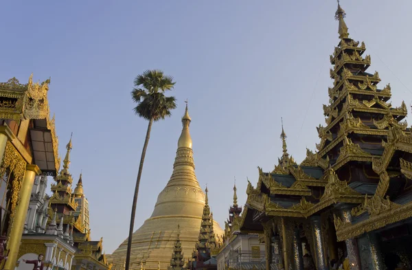 Pagode Shwedagon, Templo Dourado em Mianmar — Fotografia de Stock