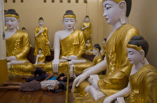Posąg Buddy w myanmar — Zdjęcie stockowe