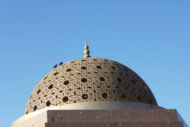 Altın gazebo dome.