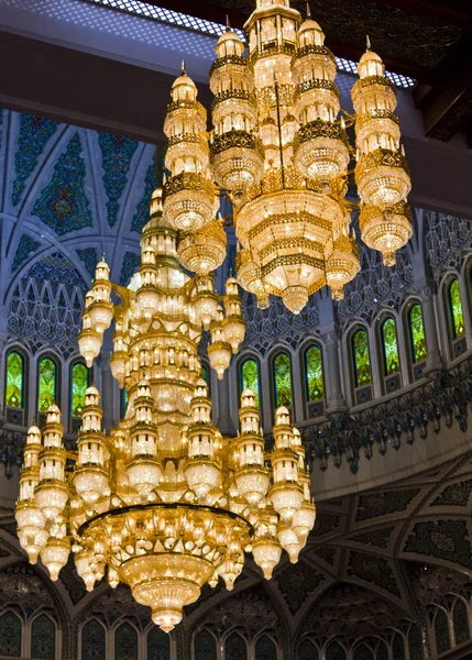 Lampadario Sultano Qaboos Grande Moschea — Foto Stock