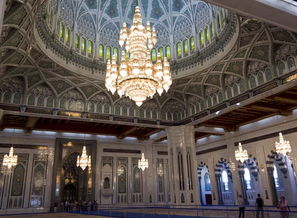 Lustre de la Grande Mosquée Sultan Qaboos — Photo