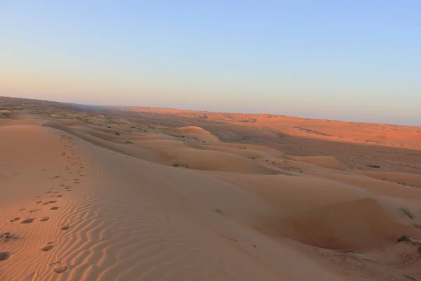 Песчаная пустыня на закате — стоковое фото