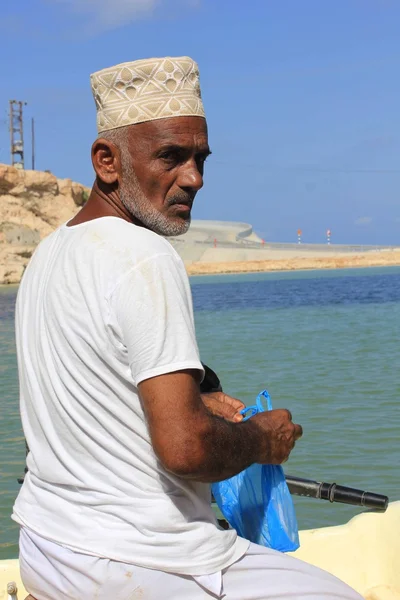 Iş yerinde omani balıkçı — Stok fotoğraf