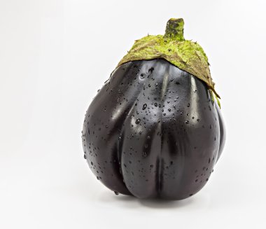  patlıcan beyaz arkaplanda izole edildi