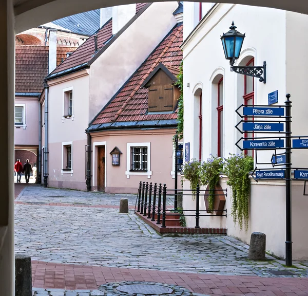 Yard médiéval dans la vieille ville de Riga — Photo