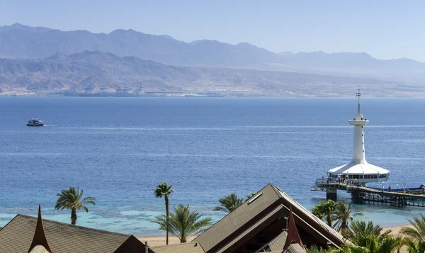 Akabe Körfezi ve deniz sualtı Gözlemevi üzerinde Eilat, İsrail görüntülemek