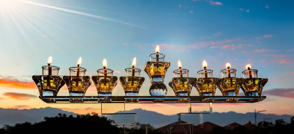 Imagen Muestra Festividad Judía Luz Hanukkah Enfoque Seleccionado Menorá Cristal — Foto de Stock