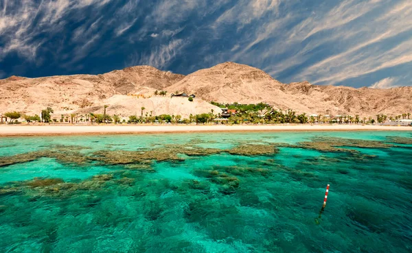 Korallenriffe Des Roten Meeres Auf Der Sinai Halbinsel Mit Bungalows — Stockfoto