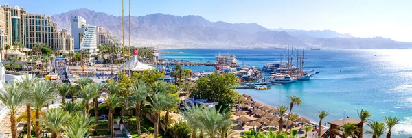 Plaj, deniz ve şehir manzarası panoramik hava manzarası 