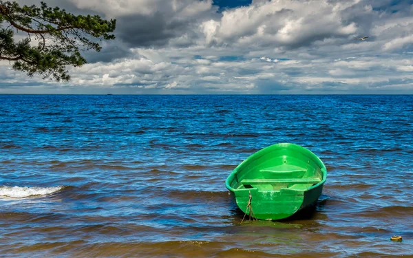Küstenlandschaft Der Ostsee Mit Verankerten Fischerbooten — Stockfoto