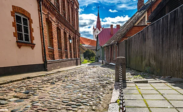 Rue Menant Église Médiévale Dans Vieille Ville Baltique — Photo