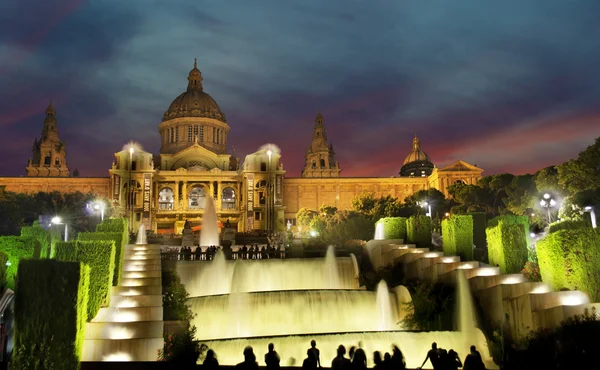 Barcelona, Spanien - augusti 12: palau nacional de montjuic på augu — Stockfoto