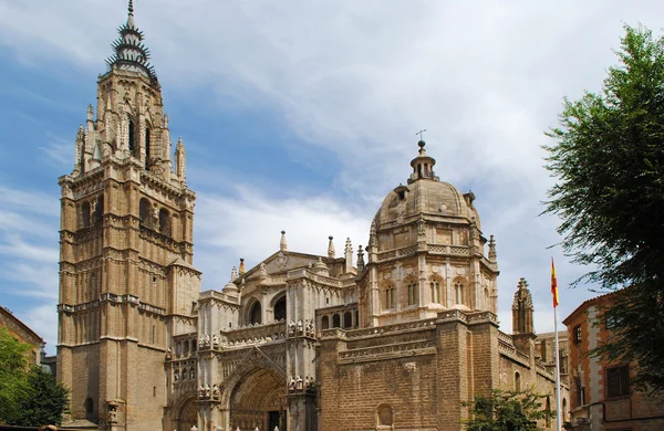 Gamla gotiska katedralen i toledo — Stockfoto