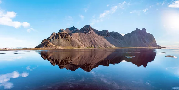 Prachtig Landschap Met Meest Adembenemende Bergen Vestrahorn Het Schiereiland Stokksnes — Stockfoto