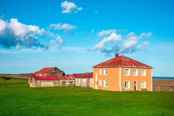 Fassade Eines Traditionellen Skandinavischen Hauses — Stockfoto