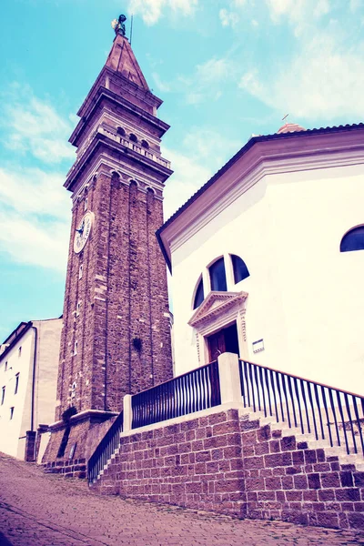 Slovenya Piran Çan Kulesi Saati Olan Aziz George Kilisesi Nin — Stok fotoğraf