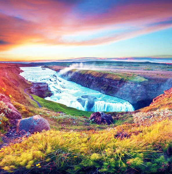 Kouzelný Okouzlující Světlé Barevné Krajiny Slavným Gullfoss Vodopád Při Východu — Stock fotografie