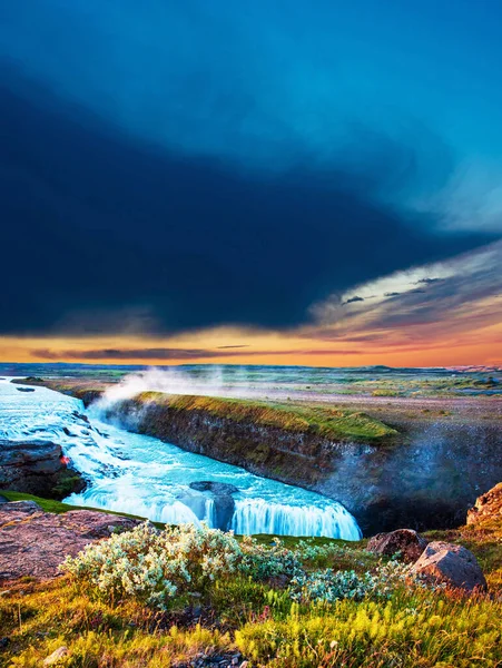 Волшебный Очаровательный Яркий Красочный Пейзаж Знаменитым Водопадом Гульффель Восходе Солнца Лицензионные Стоковые Фото