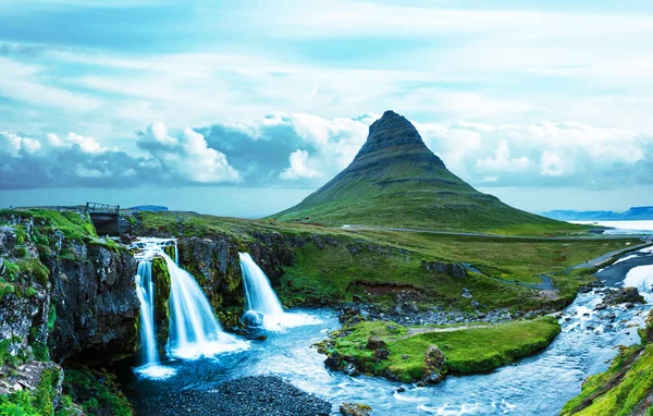 Природный Волшебный Пейзаж Водопадом Киркьюсолл Рядом Вулканом Исландии Экзотические Страны — стоковое фото