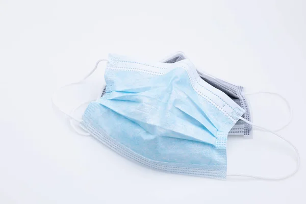 Koronavirüs Tehlike Tozu Sürerken Dikkatli Tıbbi Tek Kullanımlık Maske Kopyalama — Stok fotoğraf