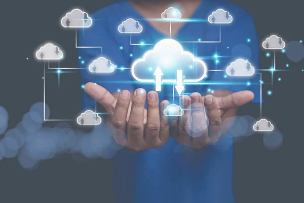 Uomo Che Tiene Cloud Computing Sulle Mani Database Sicurezza Cloud Immagini Stock Royalty Free