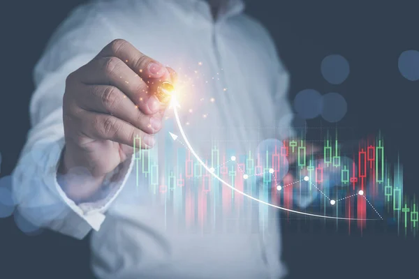 Kar borsası yatırımlarının sanal büyüme grafiğine dokunan işadamı, gelecekteki kar için grafik finansmanını takas etti. Borsa yatırımları, fonlar ve dijital varlıklar. Hisse senedi konsepti.