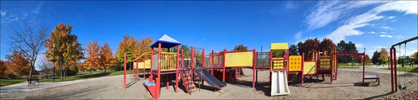 Vista Panorâmica Parque Infantil Com Slide Parque Público Outono — Fotografia de Stock