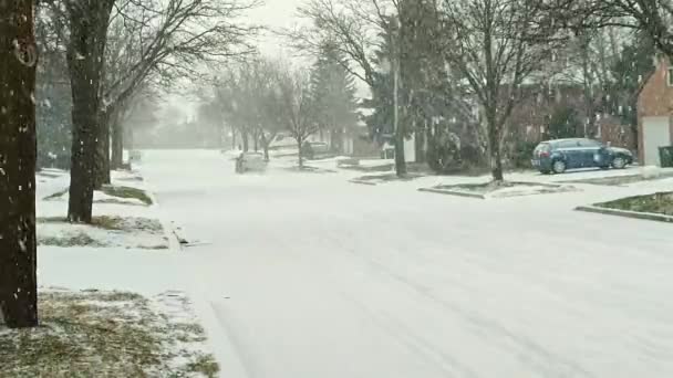 Yoğun Kar Yağışında Trafiği Yavaşlat — Stok video