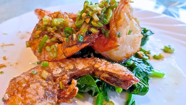 Baharatlı soslu ızgara jumbo karides, Çinli kuzen..