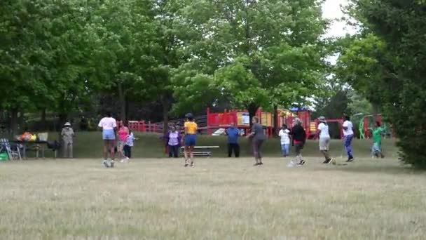 Group Outdoor Exercise Public Park — Stockvideo