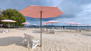 Sahilde sıcak bir yaz günü