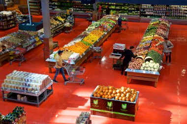 Toronto, Kanada - 09-22-2022: Bird 'ün Kanada' daki süpermarkete bakışı