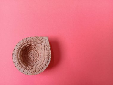 Festival ve dekoratif tasarım amaçlı toprak lambası görünümü