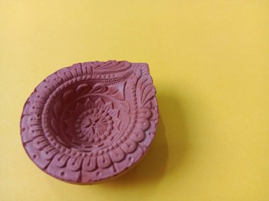 Festival ve dekoratif tasarım amaçlı toprak lambası görünümü