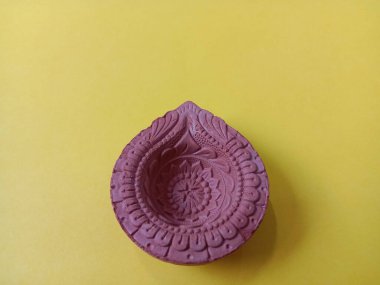 Festival ve dekoratif tasarım amaçlı toprak lambası görünümü