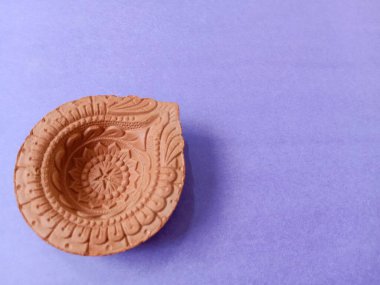 Festival ve dekoratif tasarım amaçlı toprak lambası görünümü