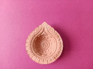 Festival ve dekoratif tasarım amaçlı toprak lambası görünümü