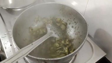 Kızarmış patates ve fıstık videosu.