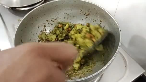 Cozinhando Vídeo Fritar Batata Amendoim — Vídeo de Stock